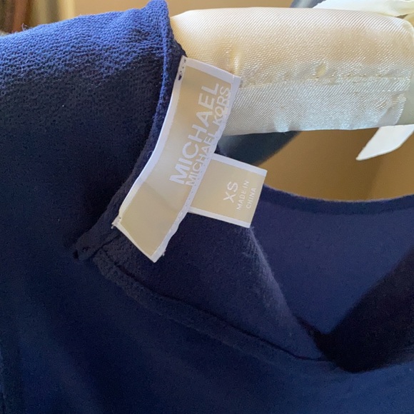 Michael Kors XS sweet top. - Picture 3 of 4